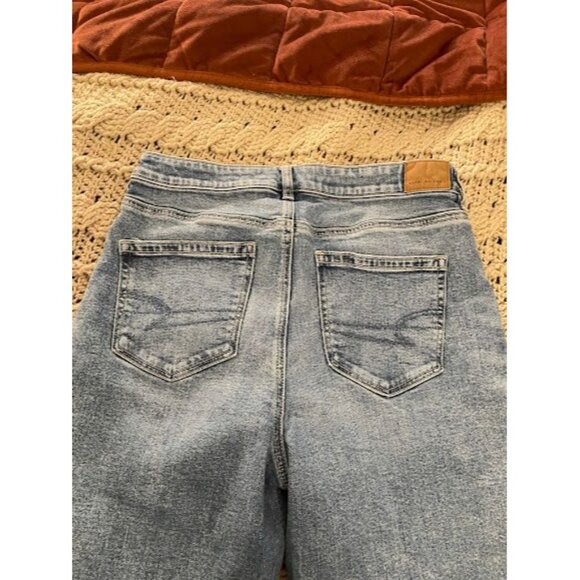 American Eagle Straight Mom Jean Distressed Light‎ Wash Pants Women's Size 10S - Picture 10 of 14